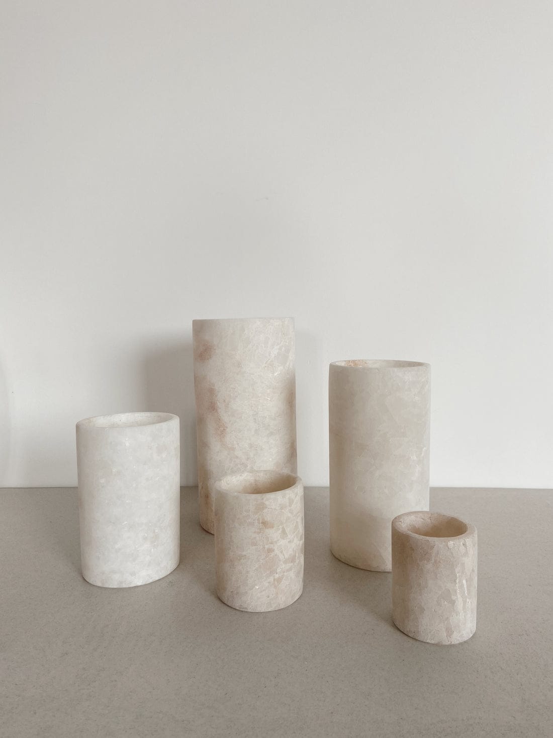 Handgefertigter natürlicher Alabaster/Marmor -Kerzenhalter/Laterne Zylinderform weiß