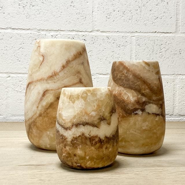 Handgefertigter Alabaster/Marmor-Kerzenhalter Adus Form Braun